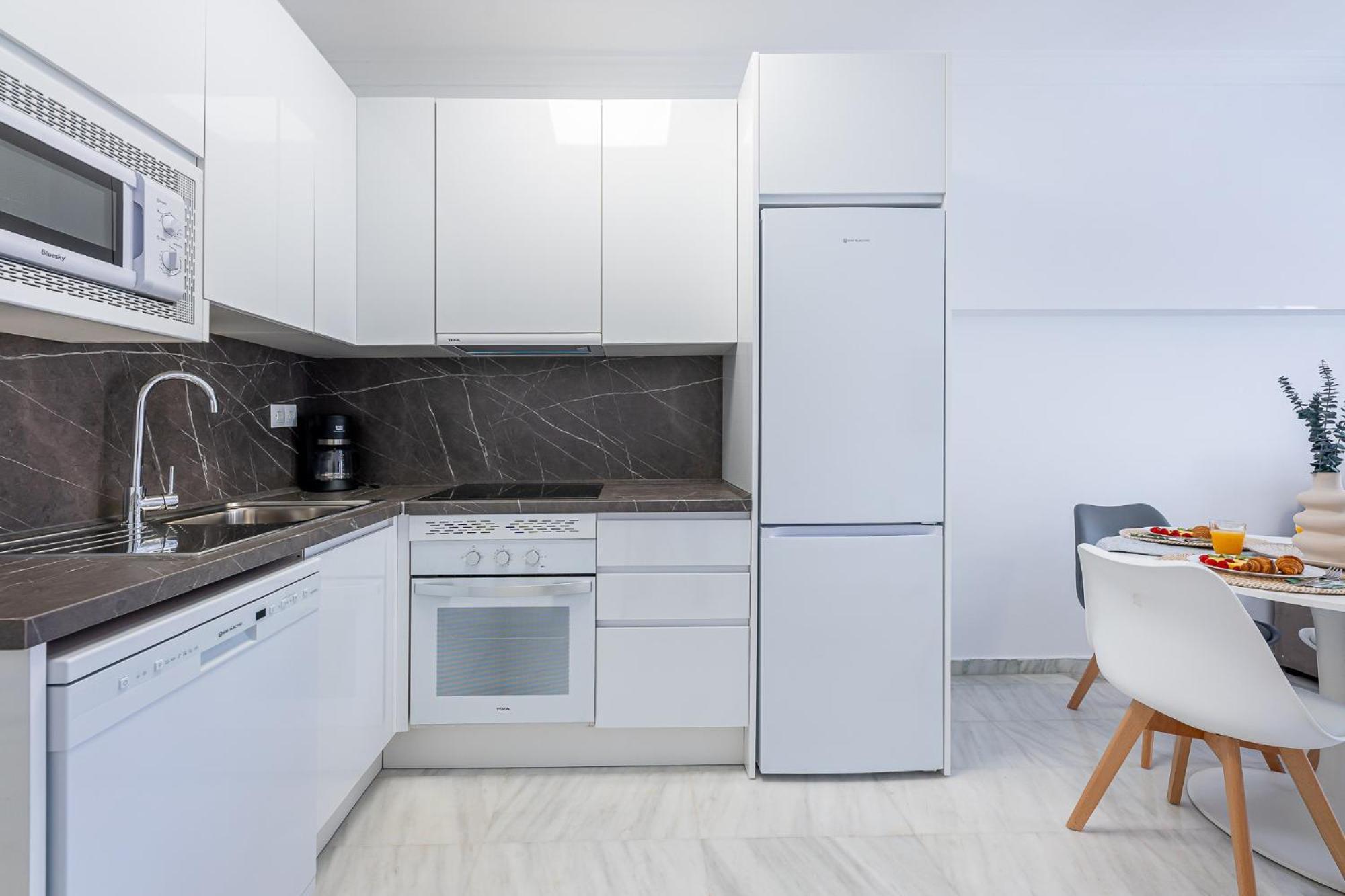 797 Holiday Rentals - Apartamento En Pueblo Quinta A 1 Min De La Playa 베날마데나코스타 외부 사진