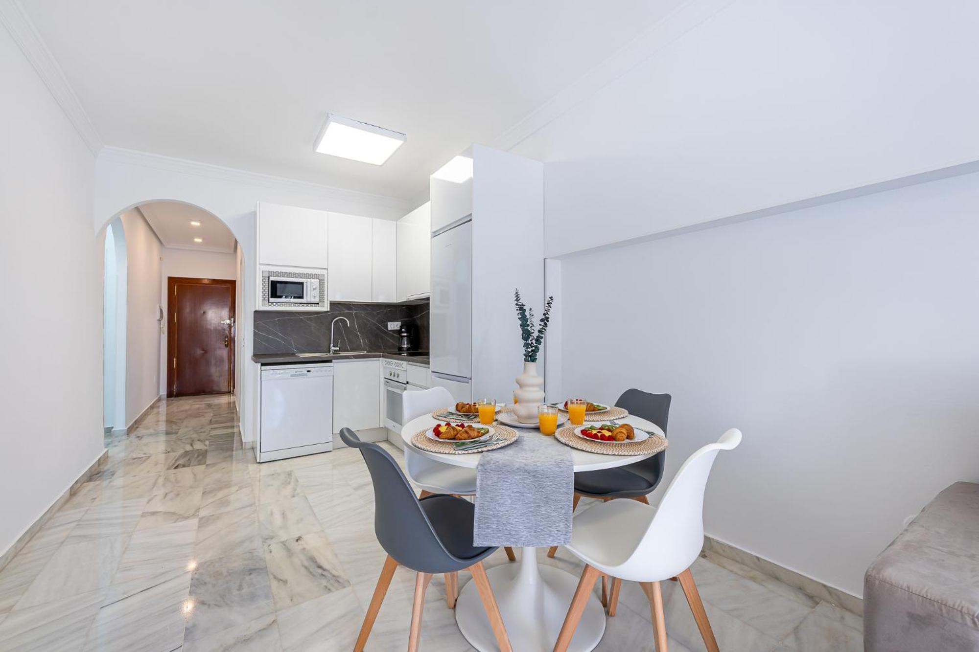 797 Holiday Rentals - Apartamento En Pueblo Quinta A 1 Min De La Playa 베날마데나코스타 외부 사진