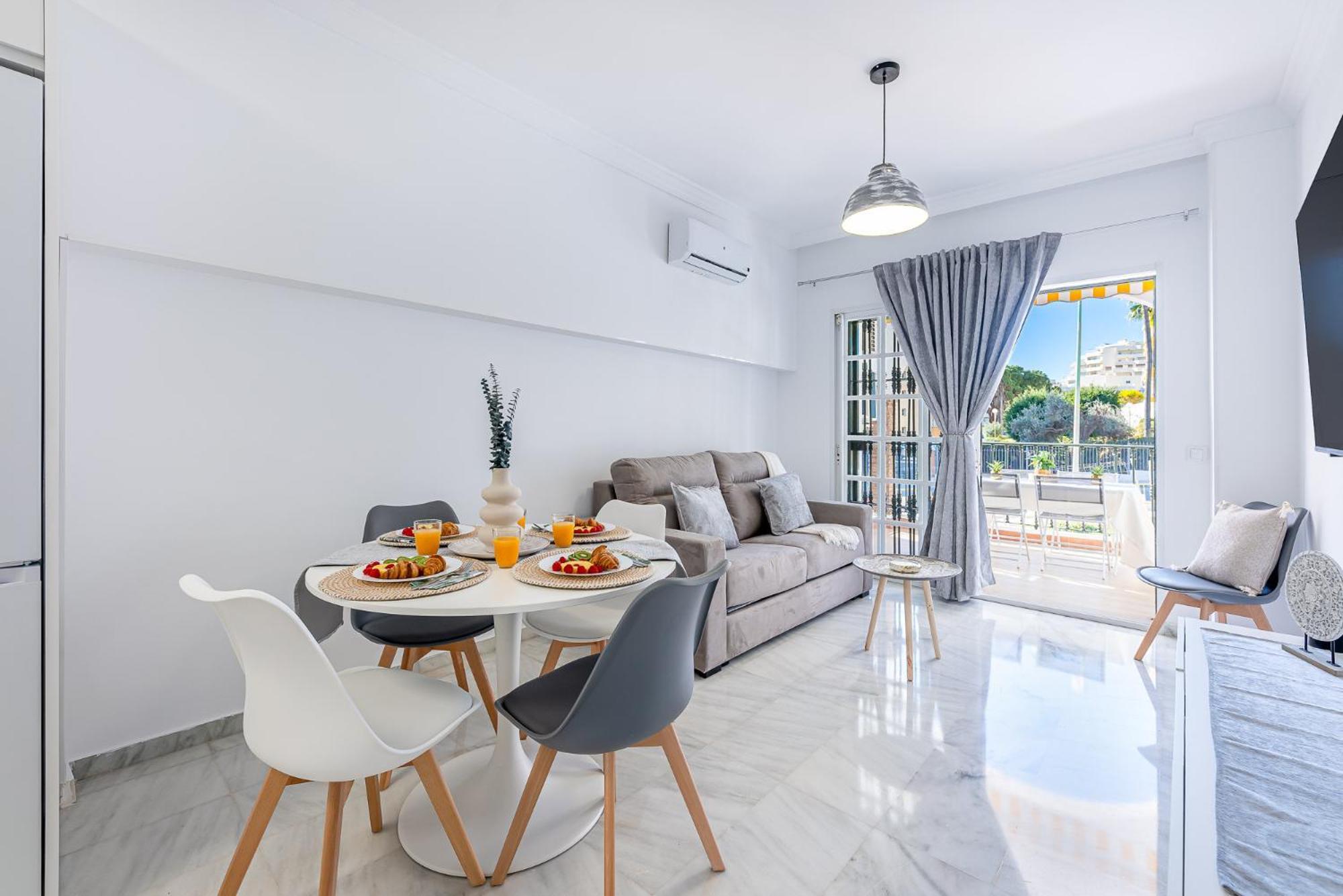 797 Holiday Rentals - Apartamento En Pueblo Quinta A 1 Min De La Playa 베날마데나코스타 외부 사진