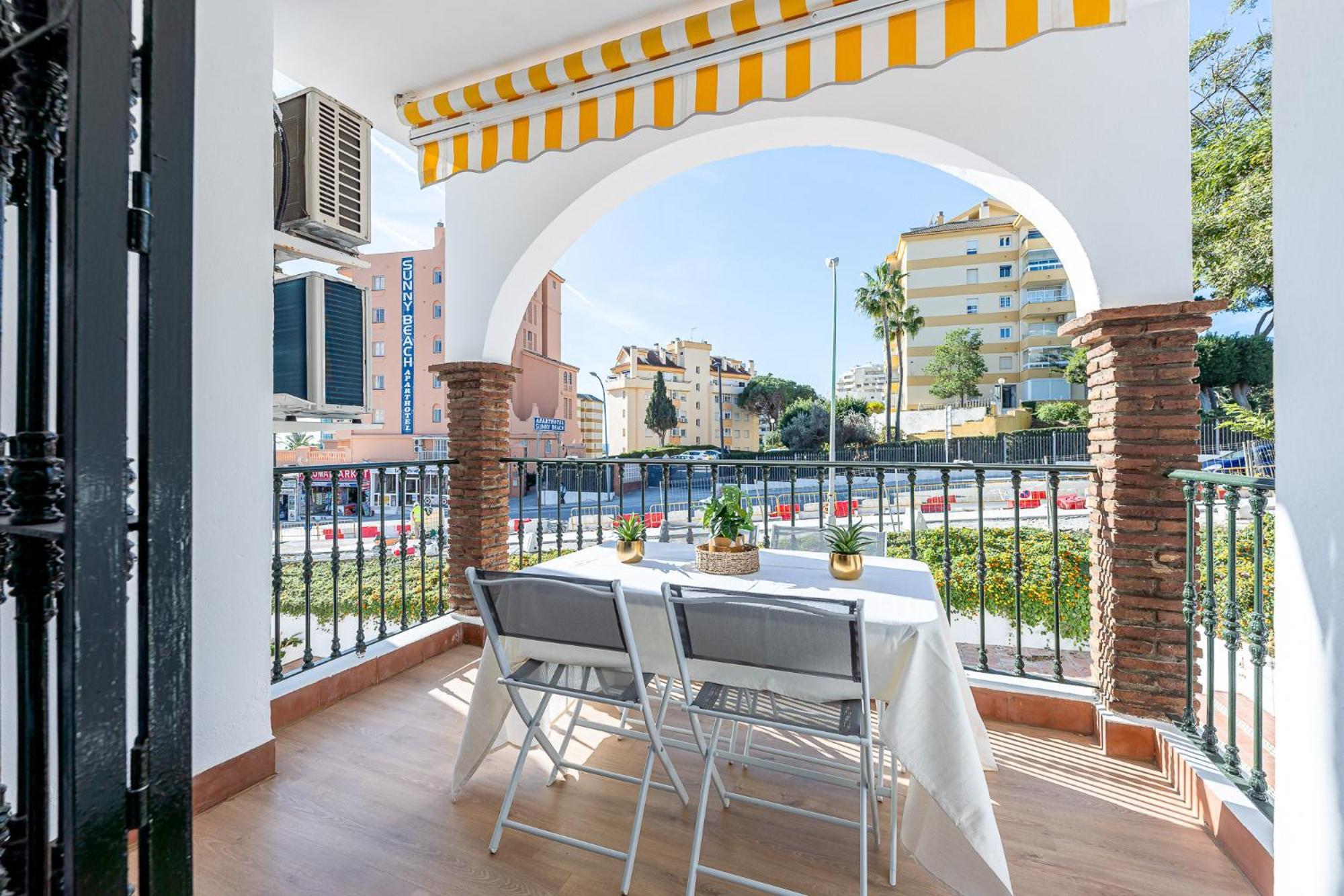 797 Holiday Rentals - Apartamento En Pueblo Quinta A 1 Min De La Playa 베날마데나코스타 외부 사진