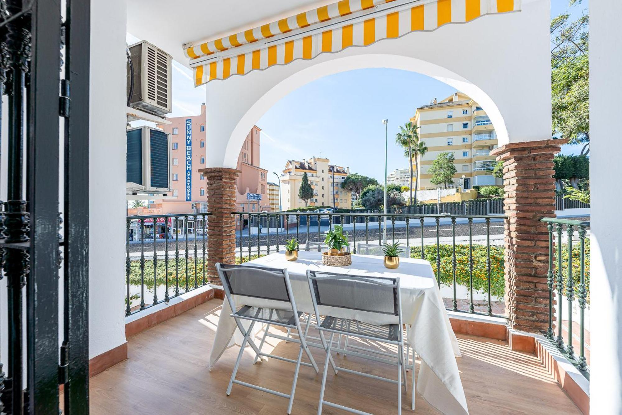 797 Holiday Rentals - Apartamento En Pueblo Quinta A 1 Min De La Playa 베날마데나코스타 외부 사진