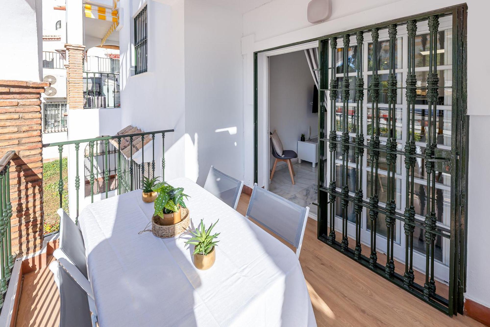 797 Holiday Rentals - Apartamento En Pueblo Quinta A 1 Min De La Playa 베날마데나코스타 외부 사진