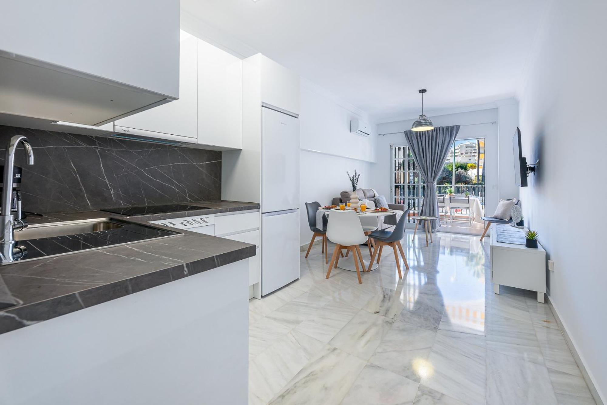 797 Holiday Rentals - Apartamento En Pueblo Quinta A 1 Min De La Playa 베날마데나코스타 외부 사진